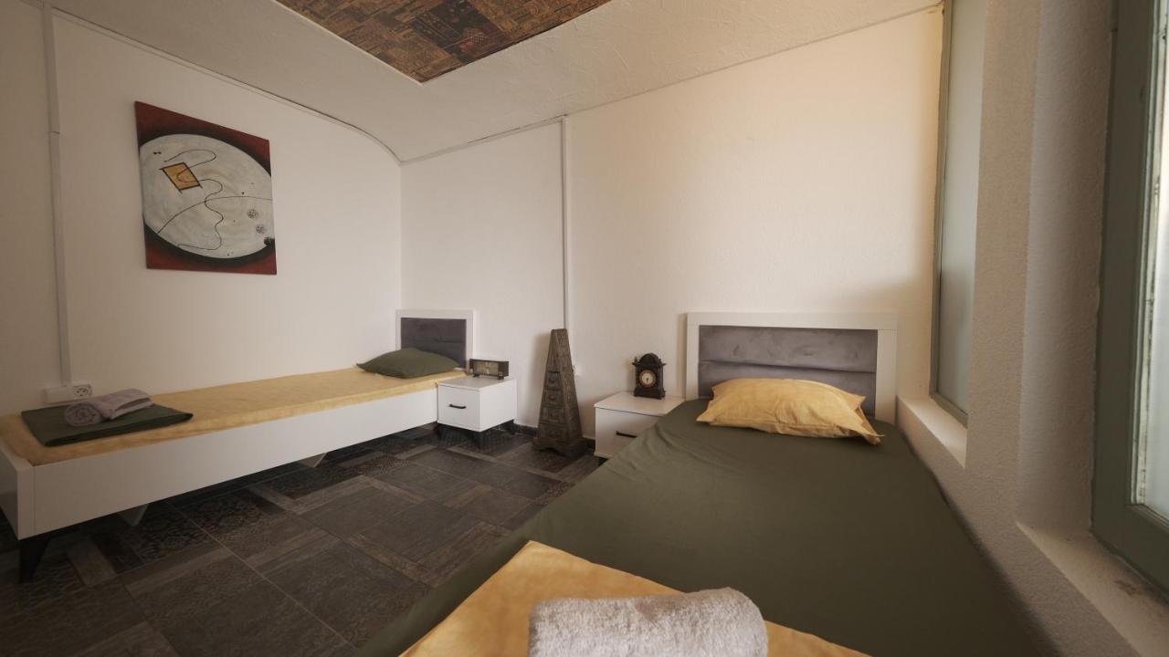 Hostel Dera Pristina Kültér fotó