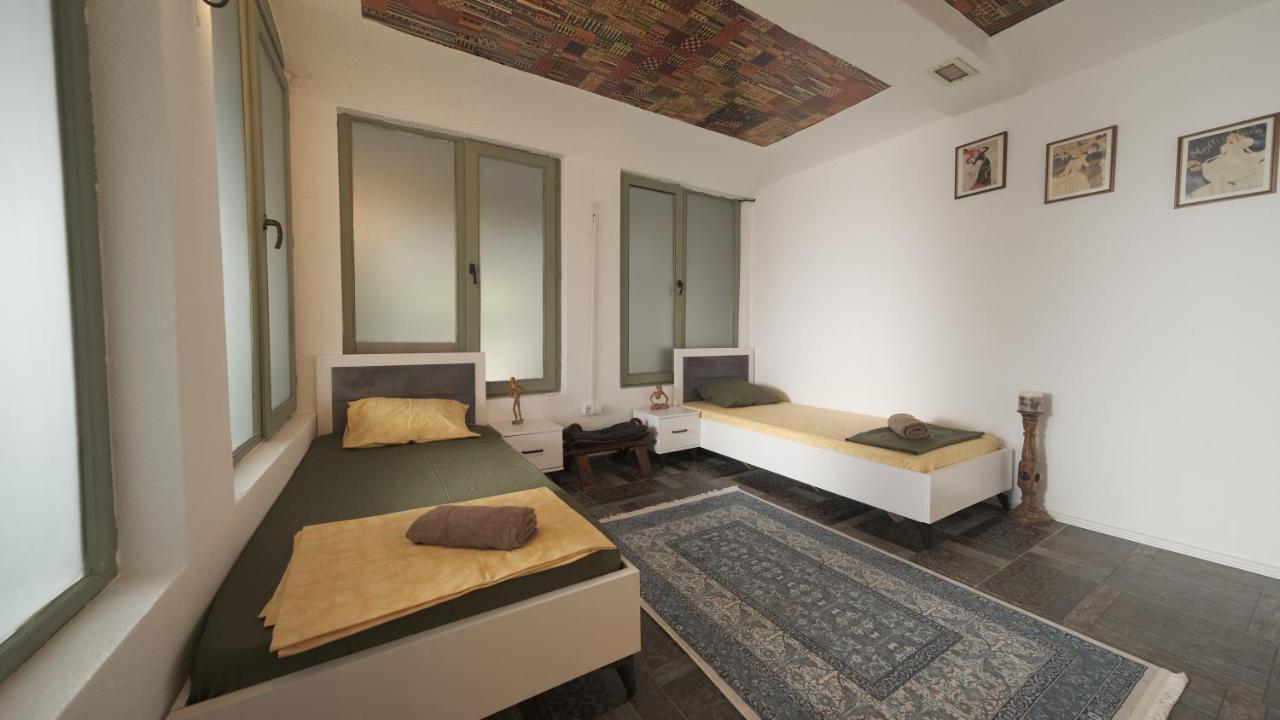 Hostel Dera Pristina Kültér fotó