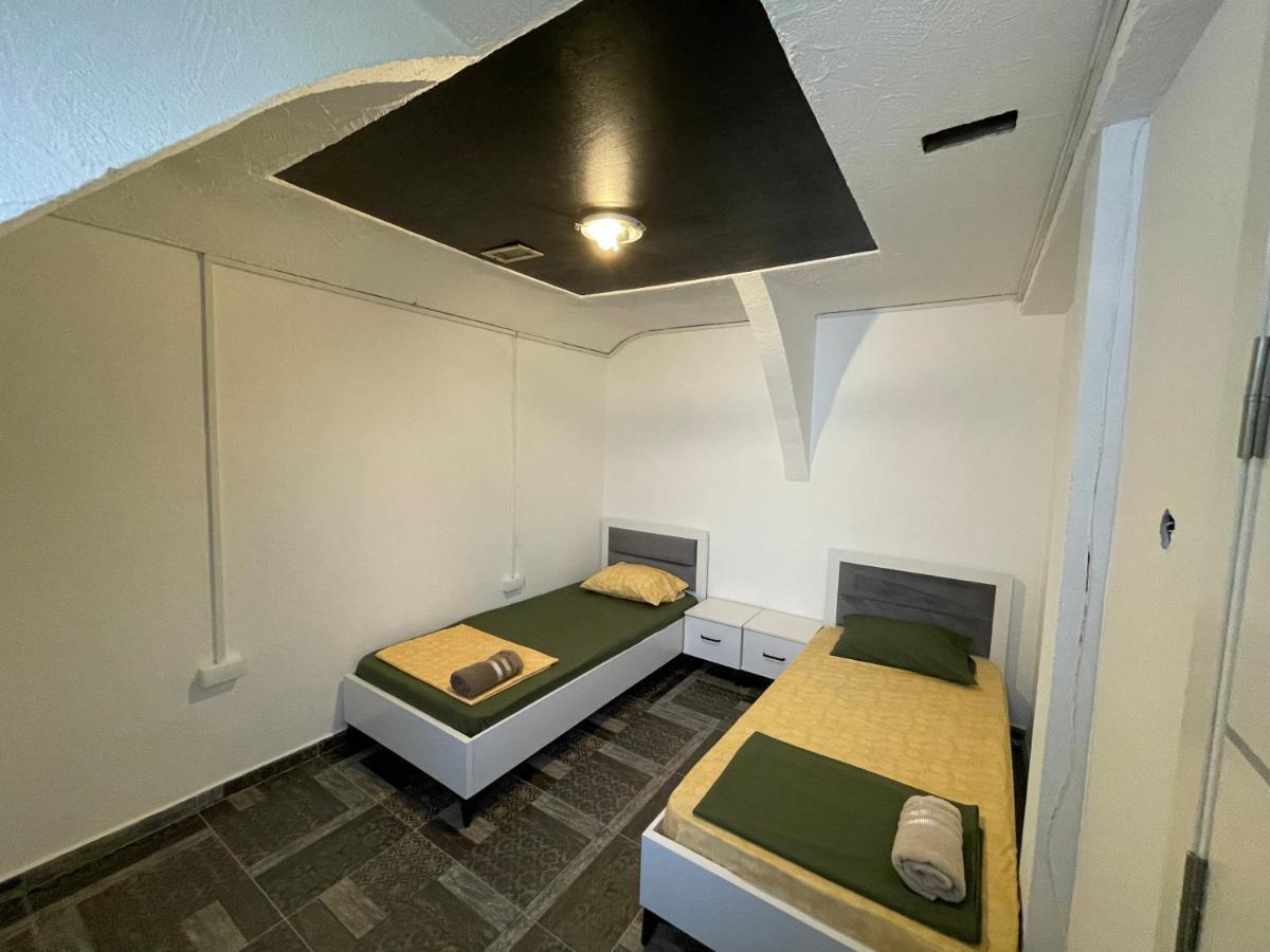 Hostel Dera Pristina Kültér fotó